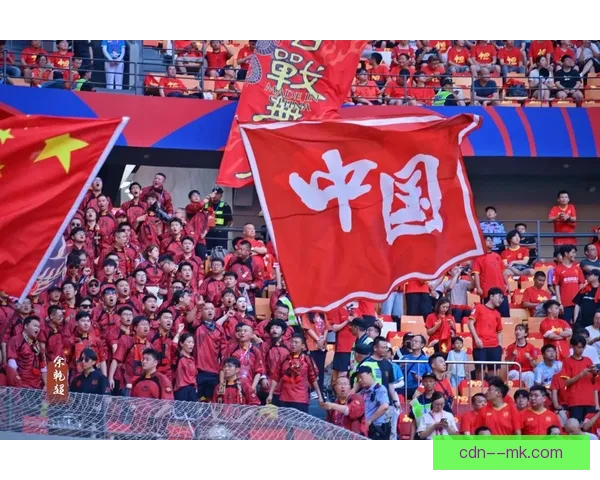 中国男足在世预赛中凭新加坡队神奇助攻险胜晋级关键时刻